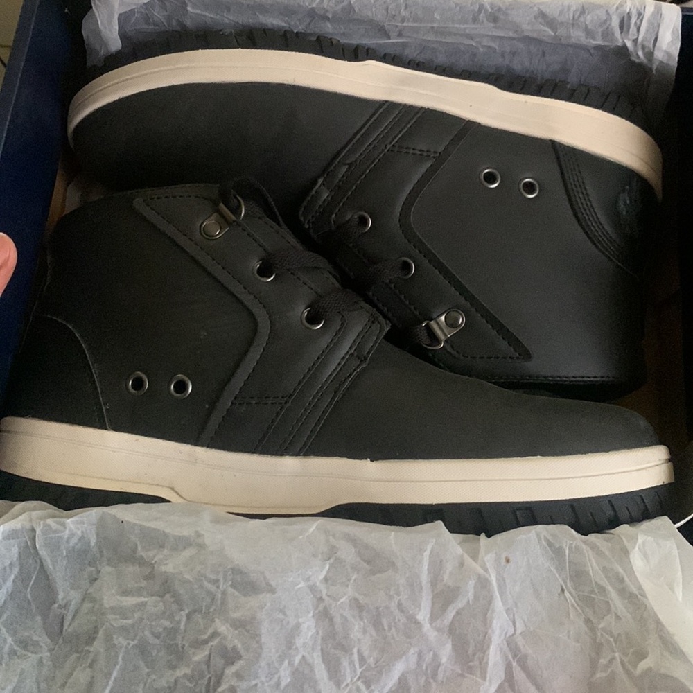 Very nice comfortable shoes clean as well